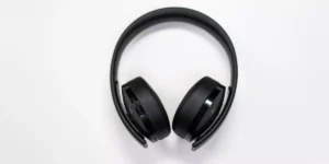 Which Features Should You Consider When Buying Wireless Headphones?